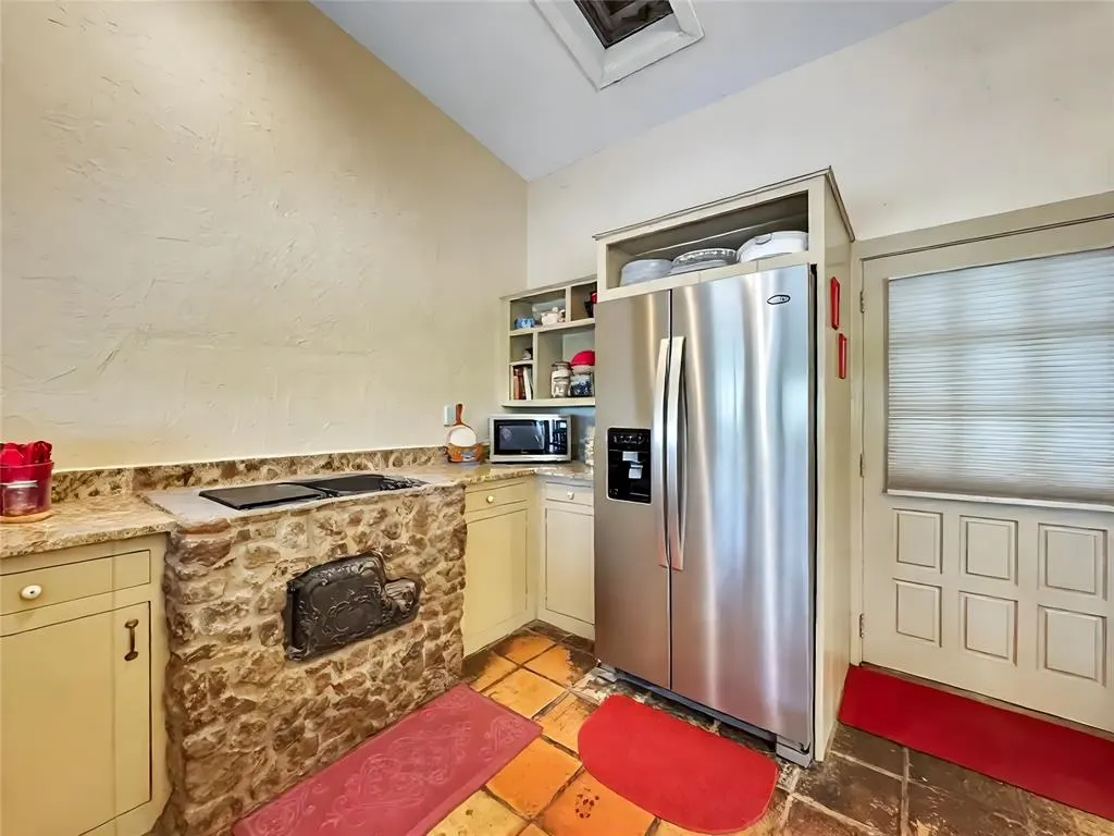 6565 Rockridge