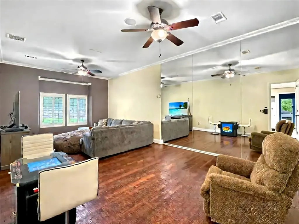 6565 Rockridge