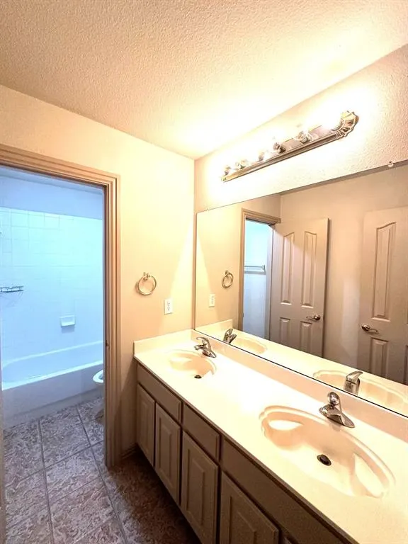 9417 Katrina Path
