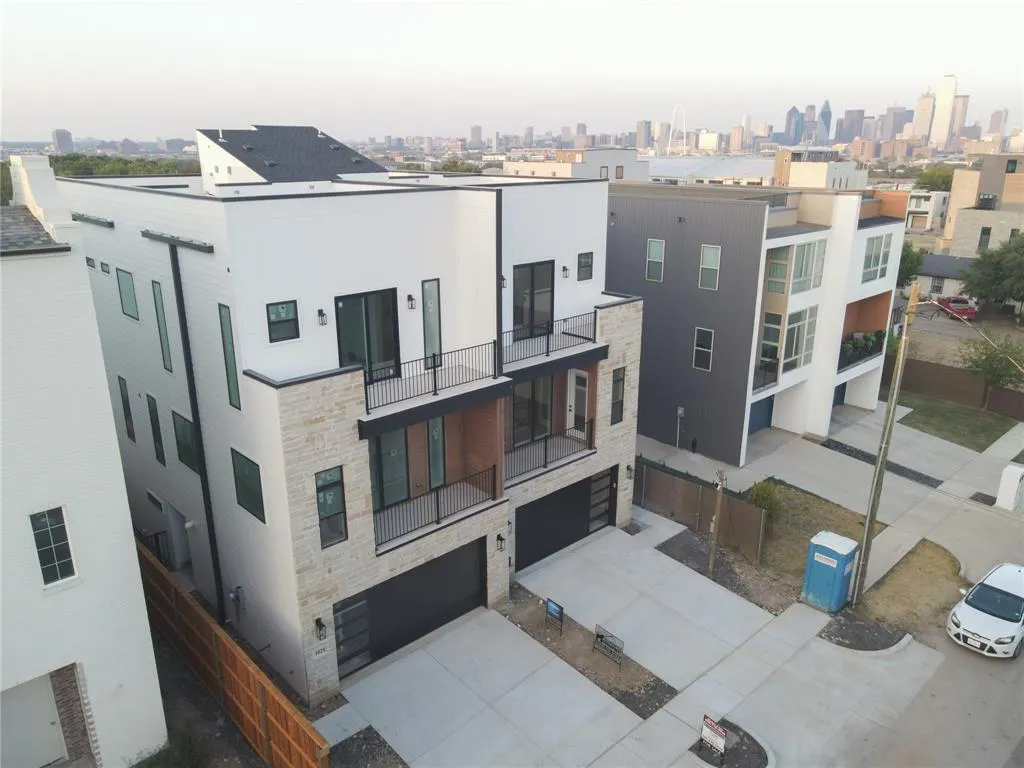 1021 Mobile Street
