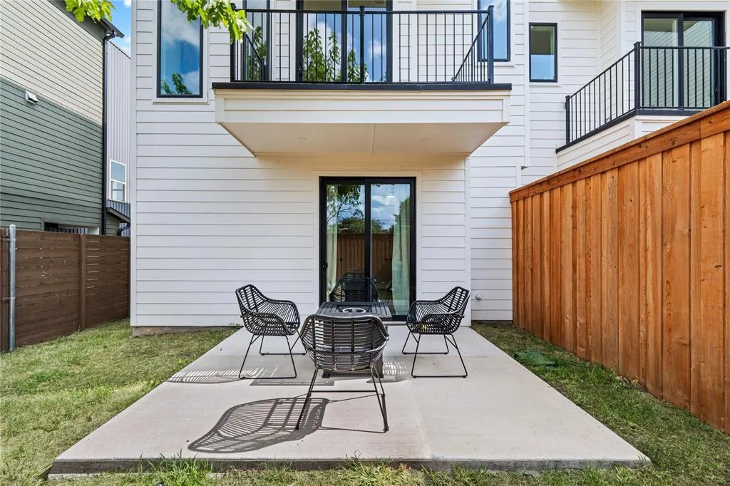 1021 Mobile Street