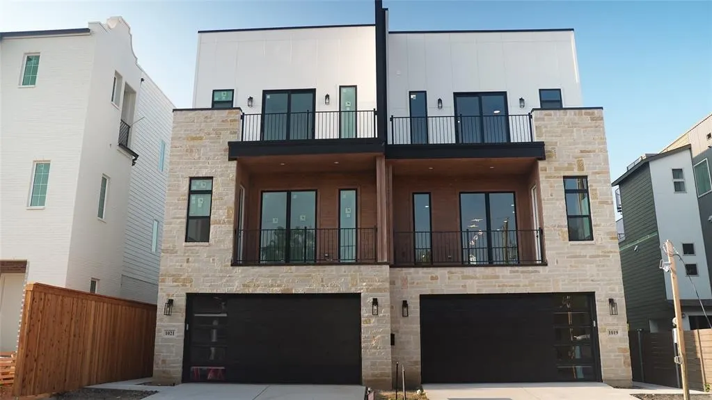 1021 Mobile Street