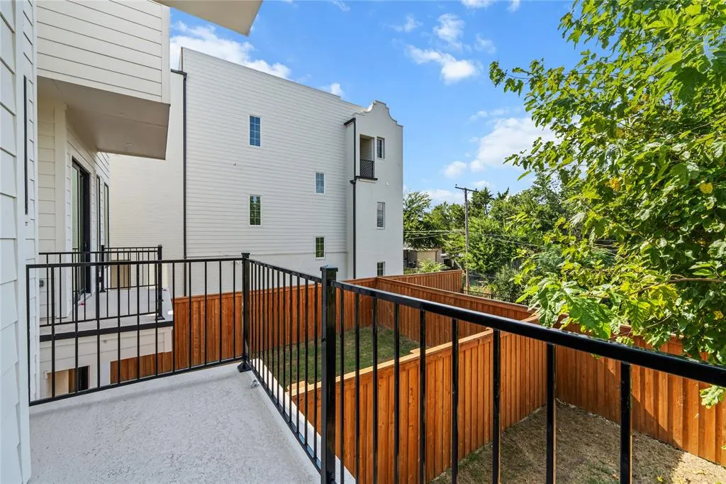 1021 Mobile Street