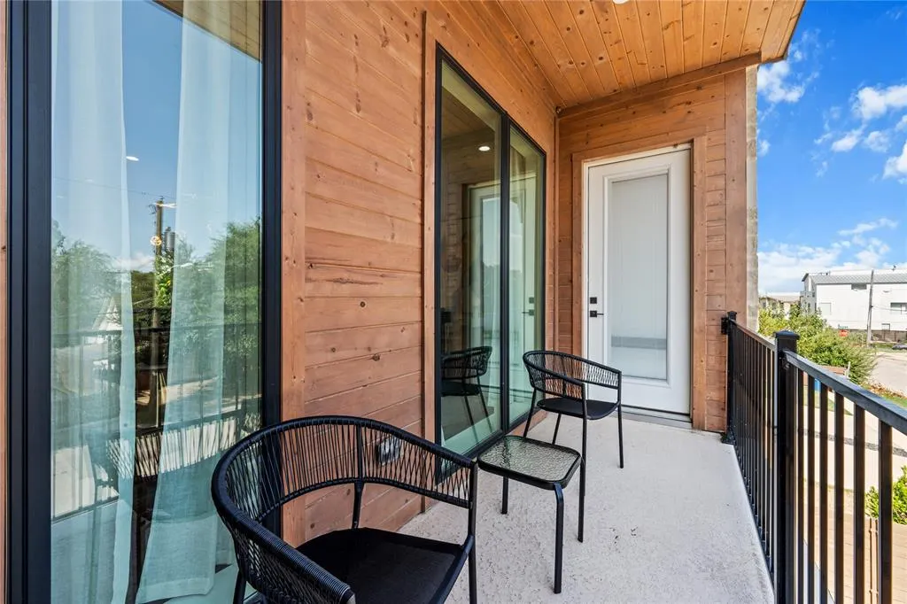 1021 Mobile Street