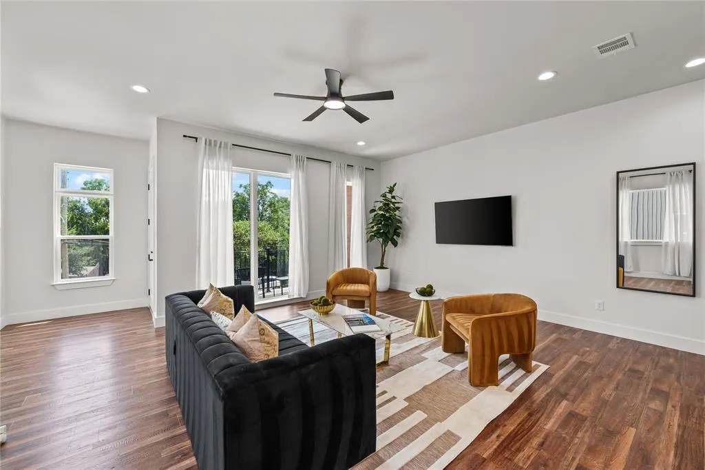 1021 Mobile Street