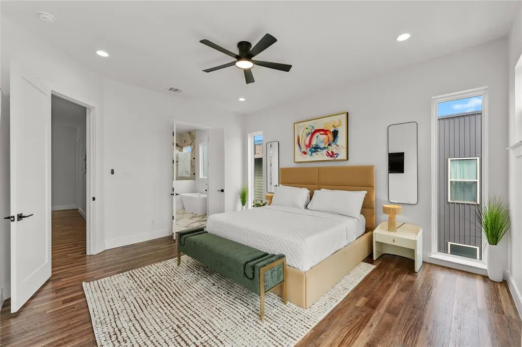 1021 Mobile Street