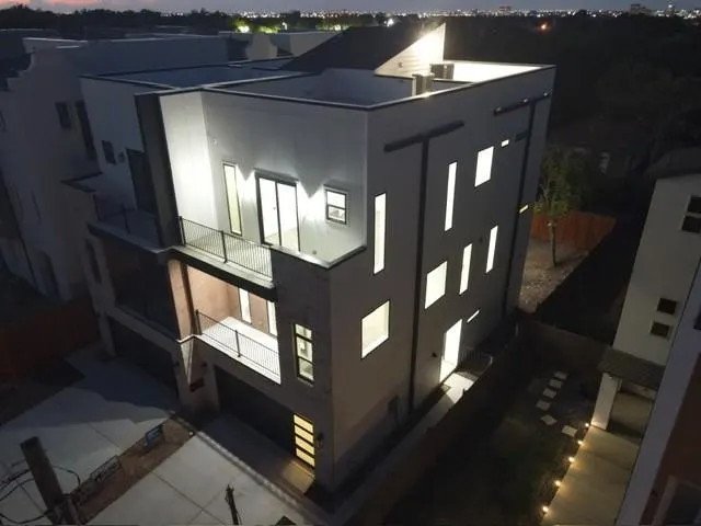 1021 Mobile Street