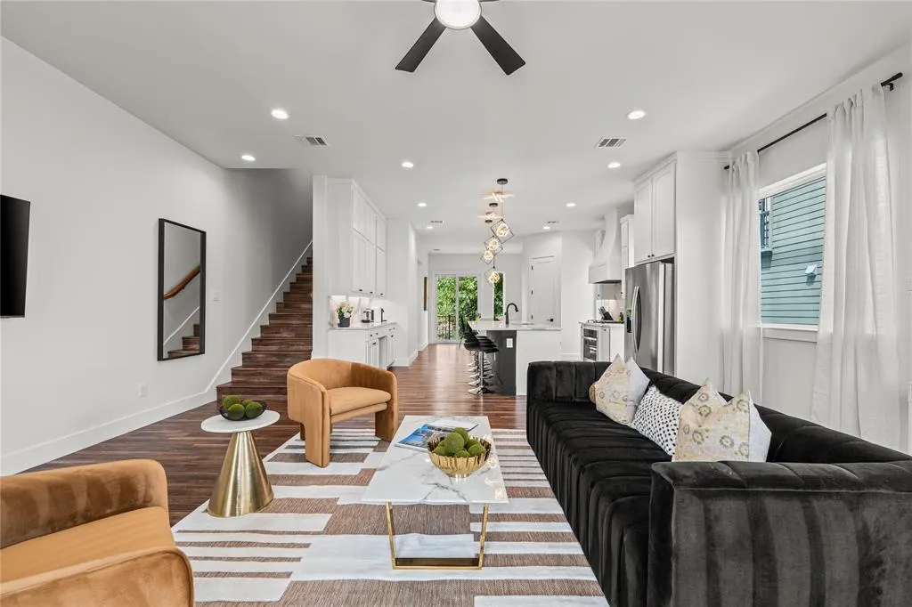 1021 Mobile Street