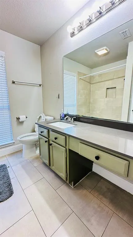 813 Sandhurst Drive