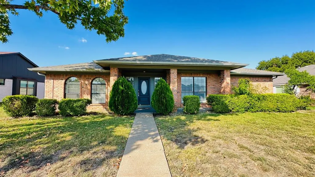 813 Sandhurst Drive