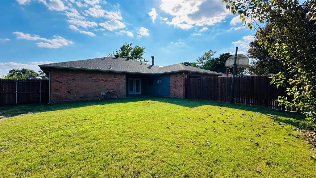 813 Sandhurst Drive