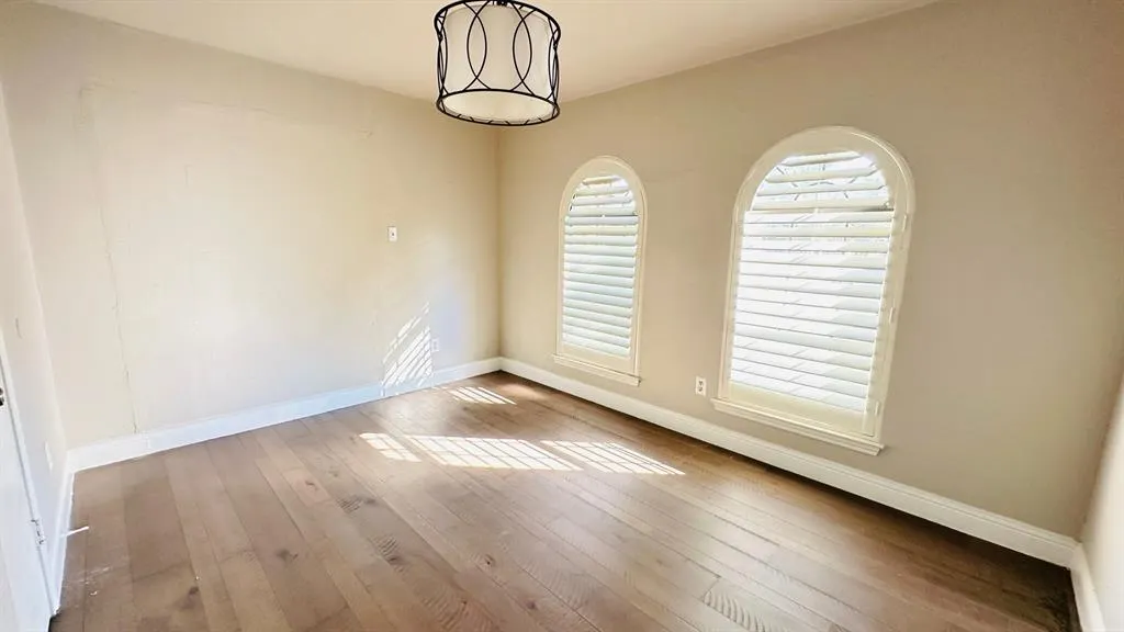 813 Sandhurst Drive