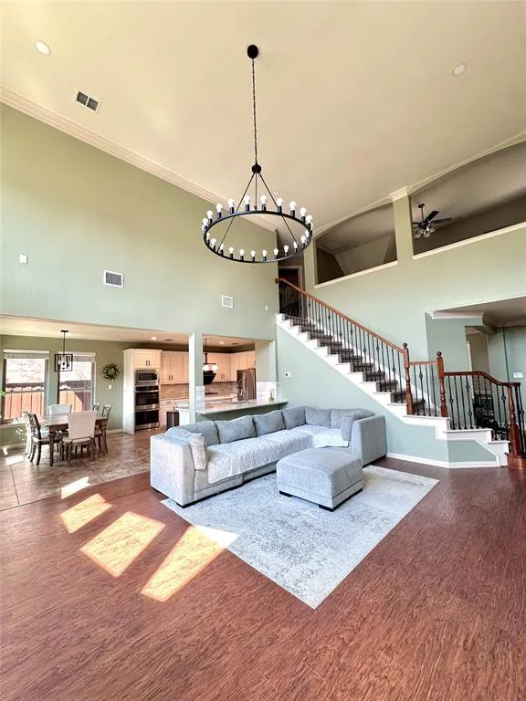 941 Nightingale Drive