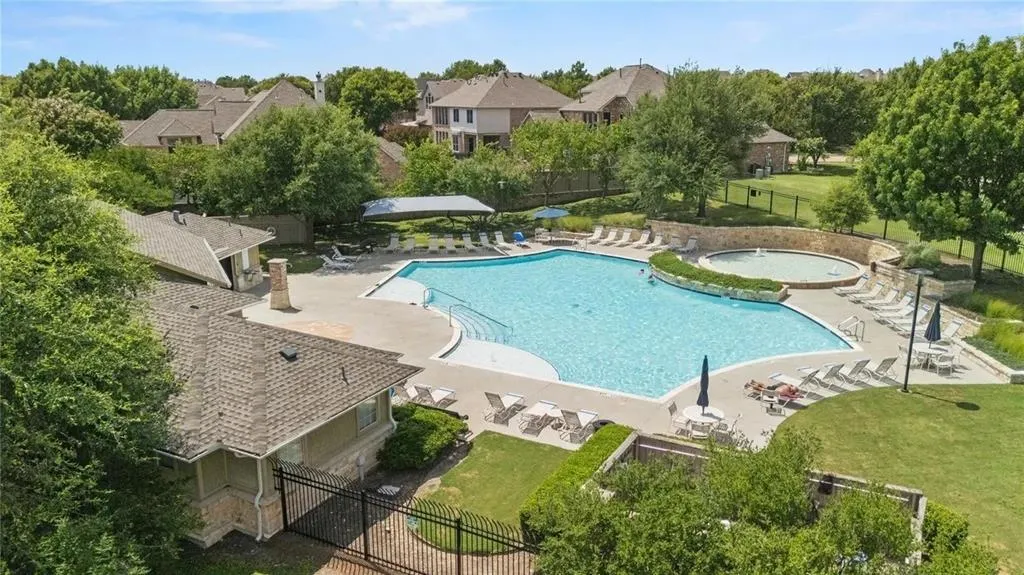 941 Nightingale Drive