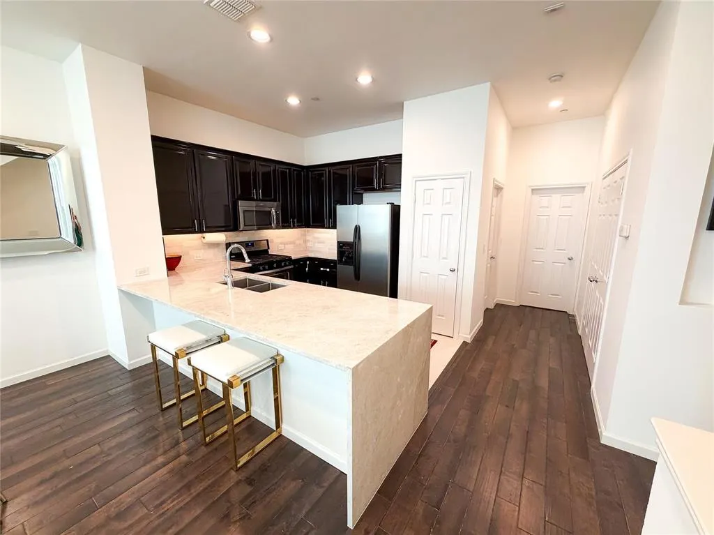 4121 Mckinney, #30