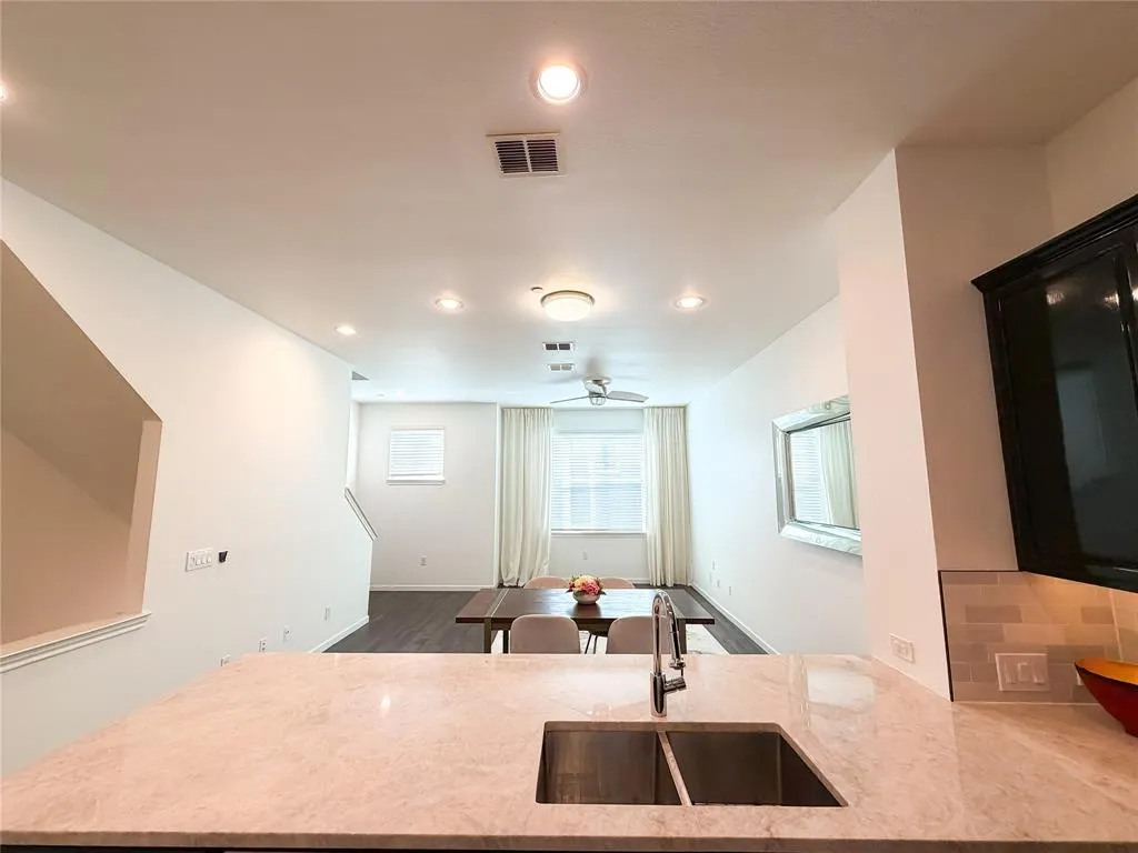 4121 Mckinney, #30