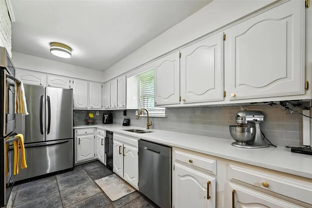 6031 White Rose Trail