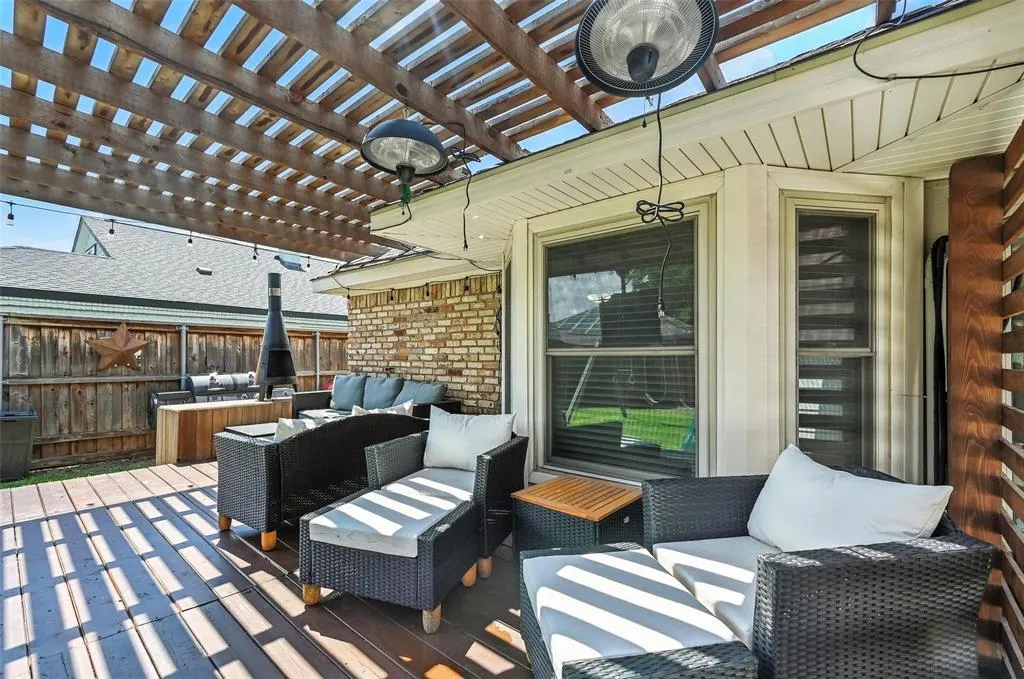 6031 White Rose Trail