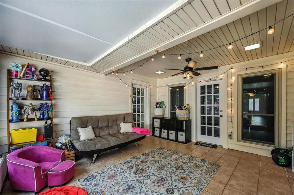 6031 White Rose Trail