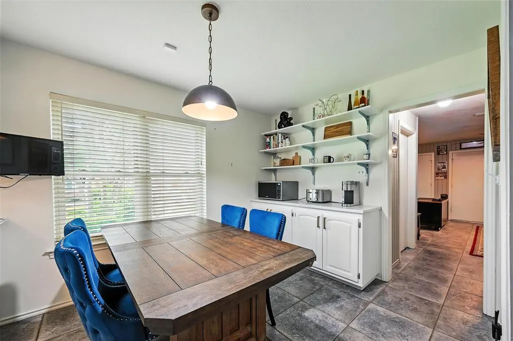 6031 White Rose Trail