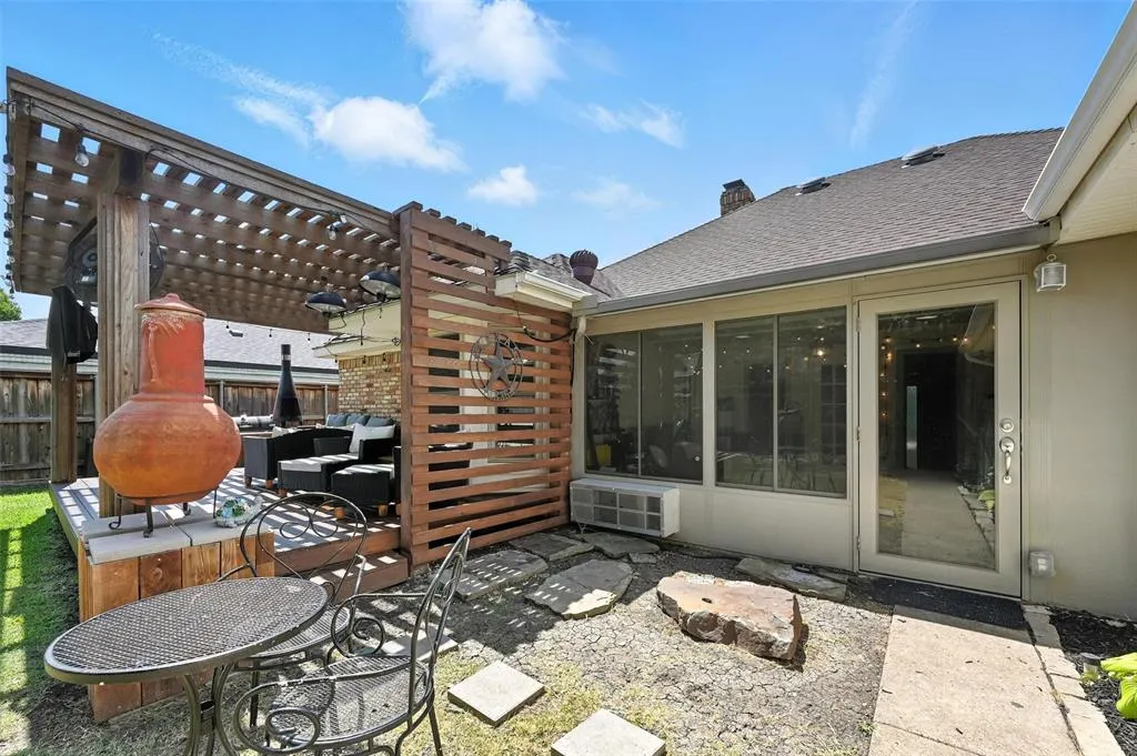6031 White Rose Trail