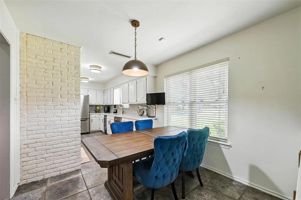 6031 White Rose Trail