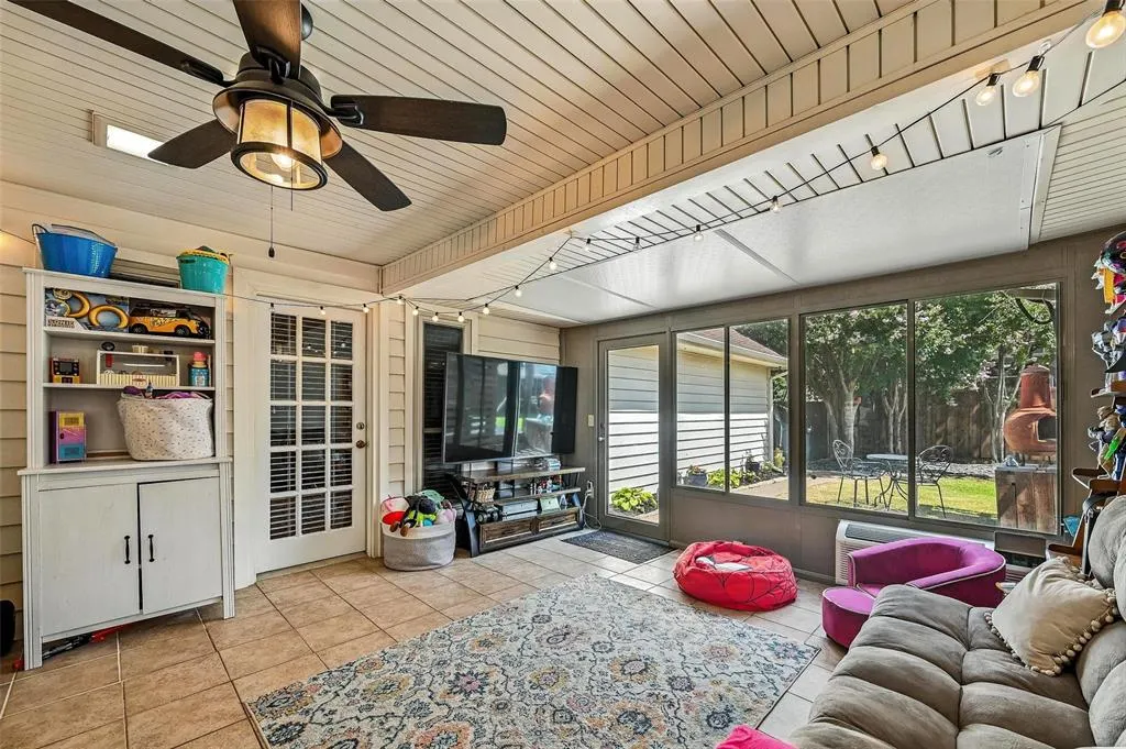 6031 White Rose Trail