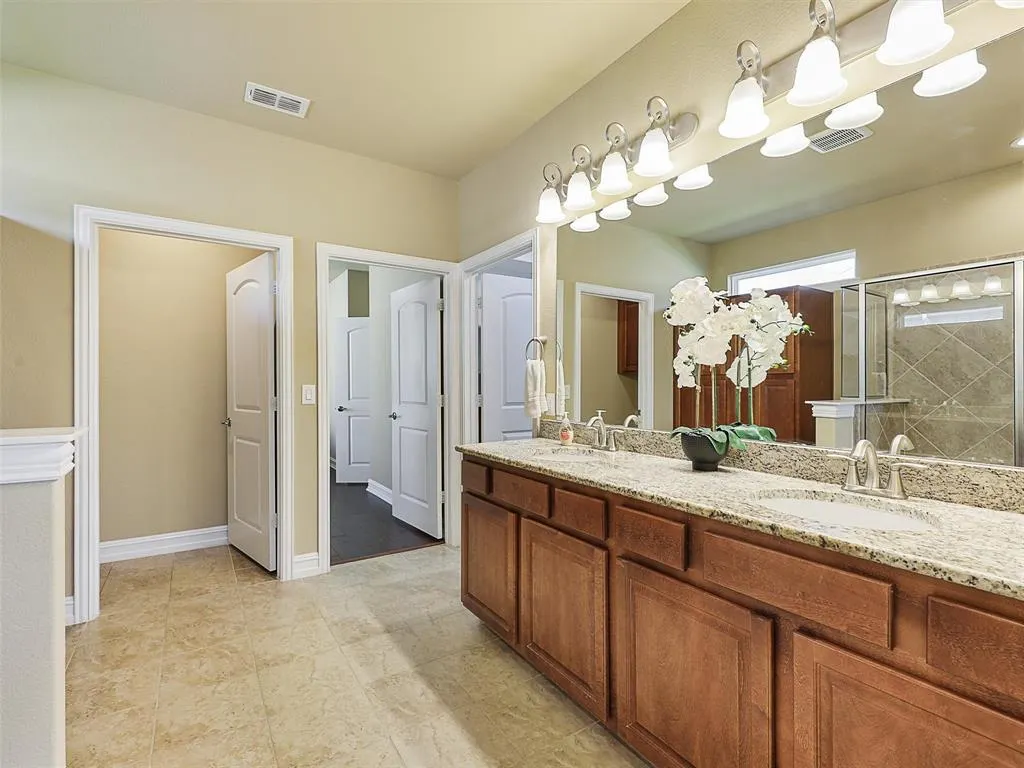 2464 Luna Vista Lane