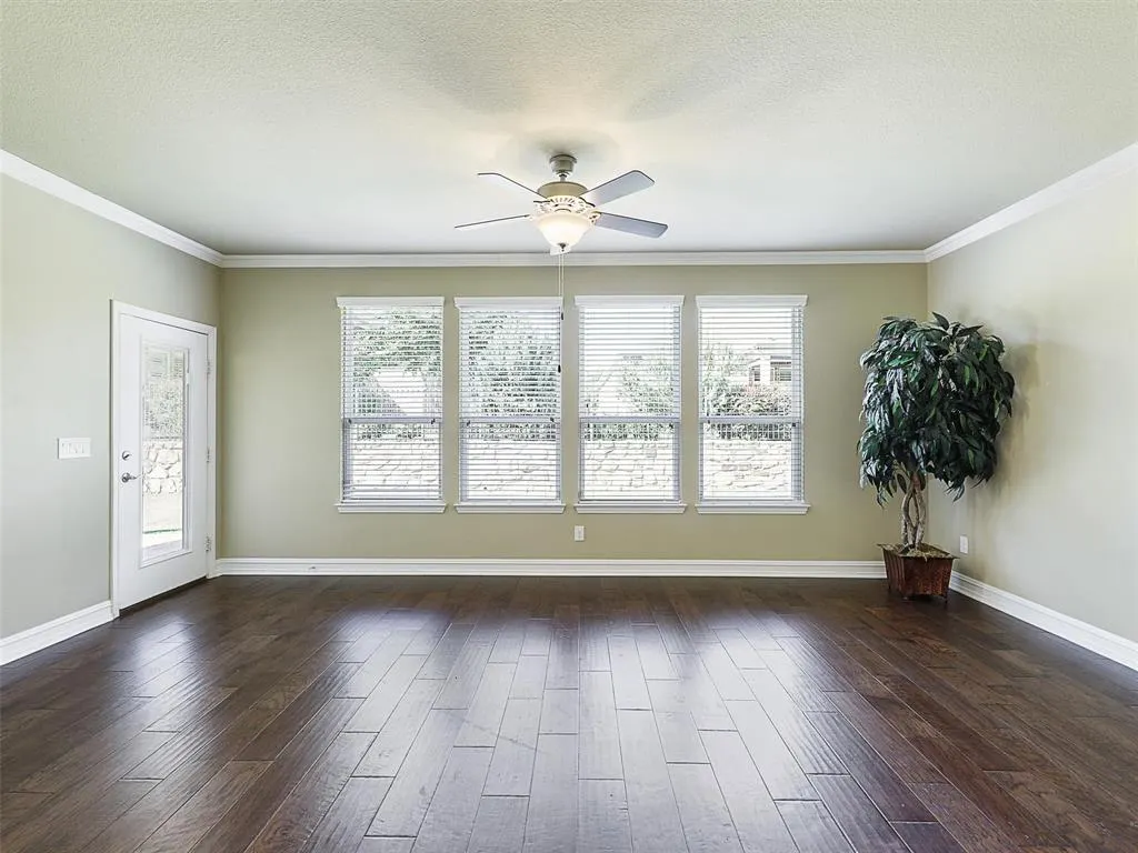 2464 Luna Vista Lane