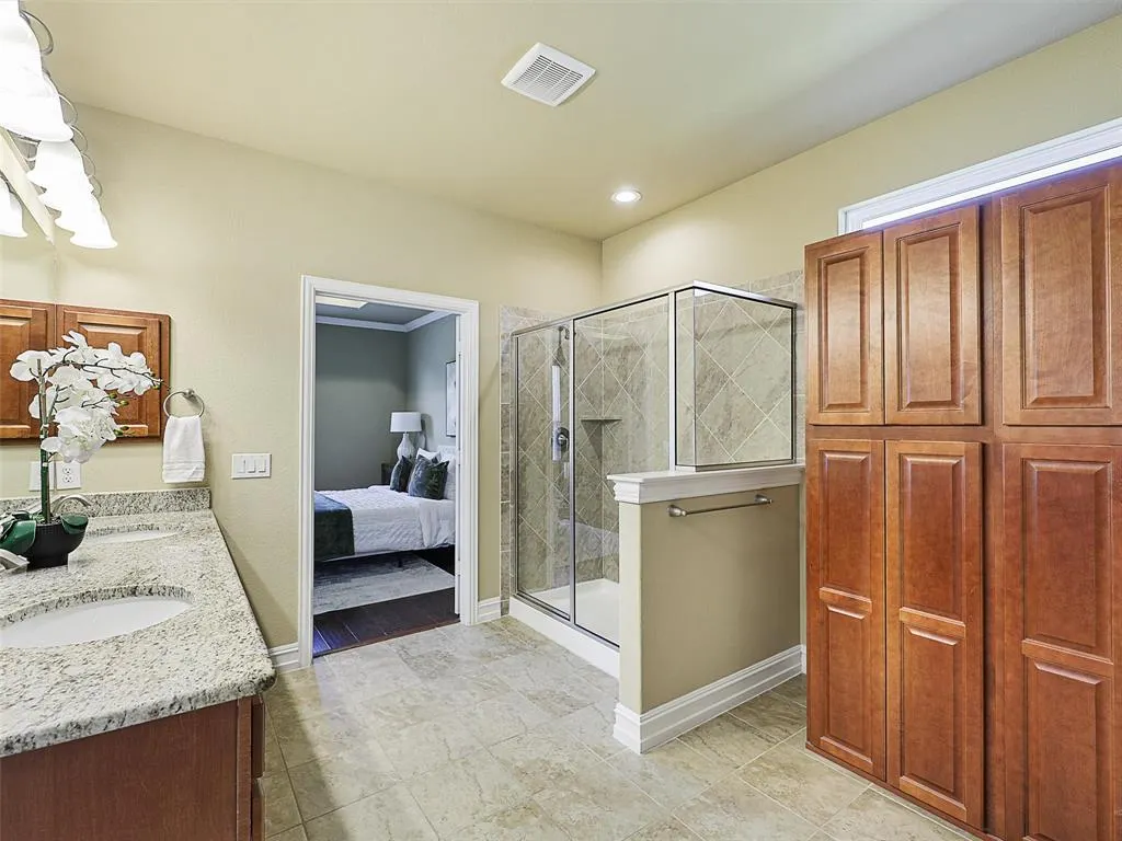 2464 Luna Vista Lane