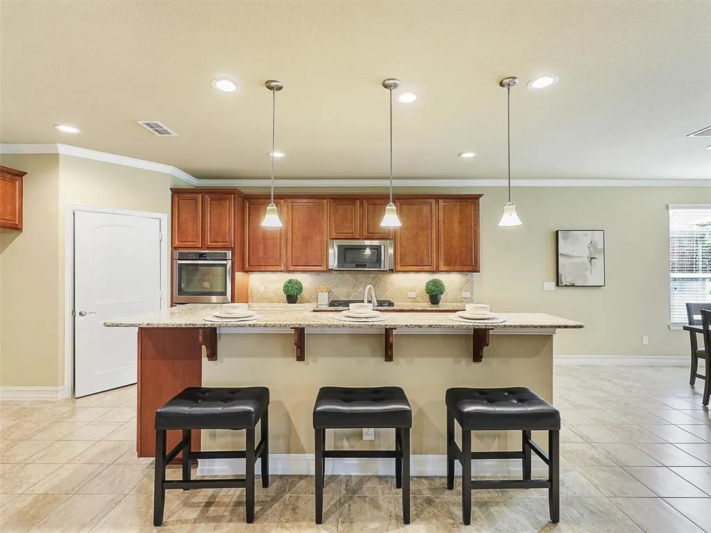 2464 Luna Vista Lane