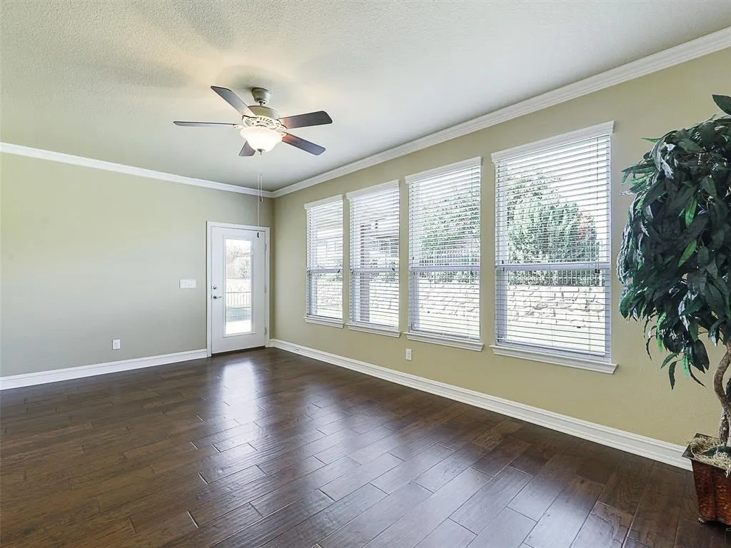 2464 Luna Vista Lane