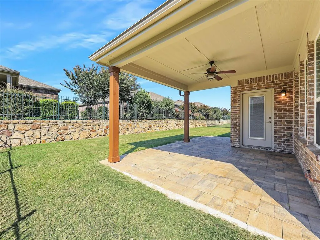 2464 Luna Vista Lane