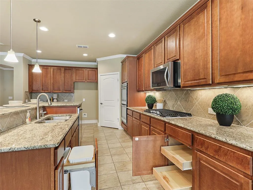 2464 Luna Vista Lane
