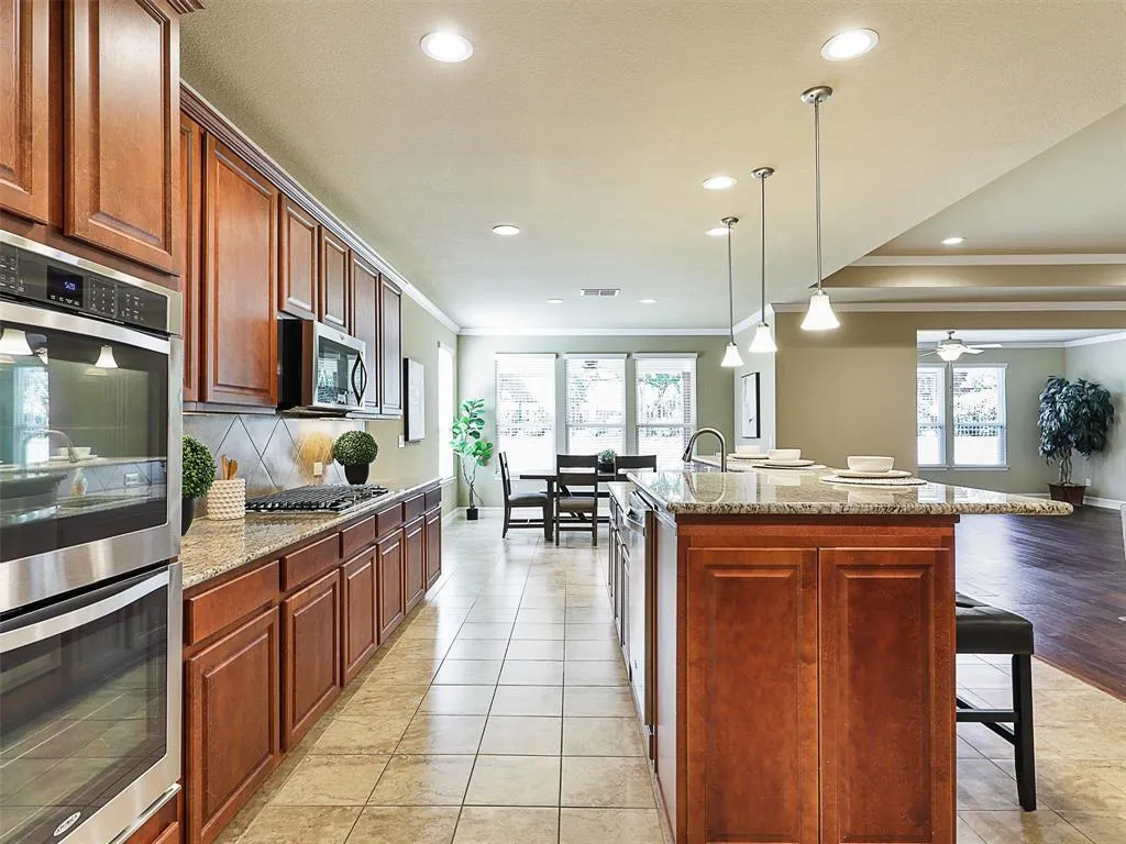 2464 Luna Vista Lane