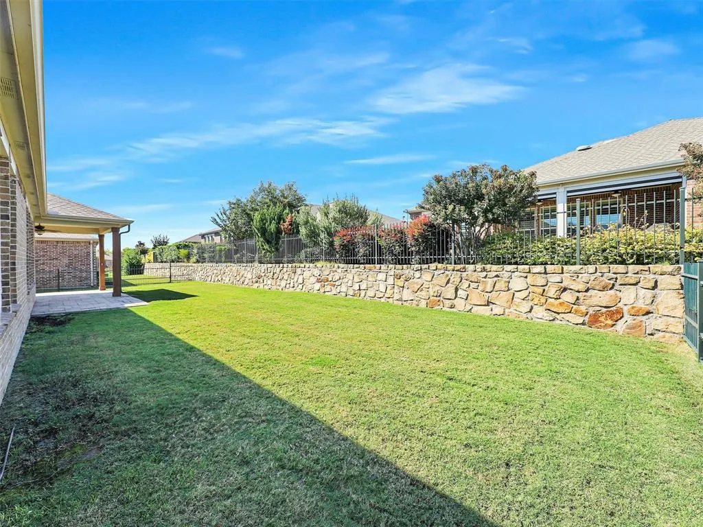 2464 Luna Vista Lane
