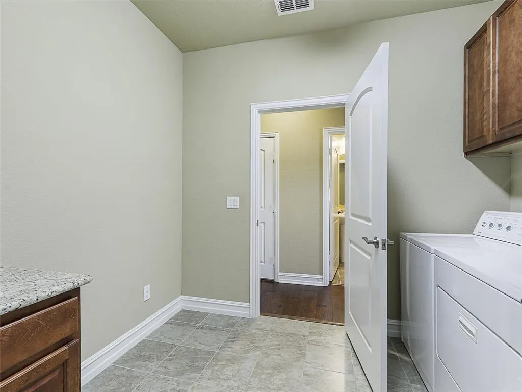 2464 Luna Vista Lane