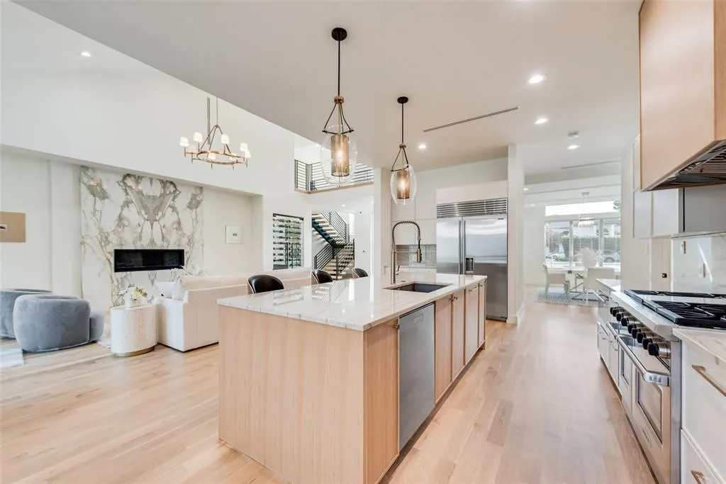 6411 Royal Lane