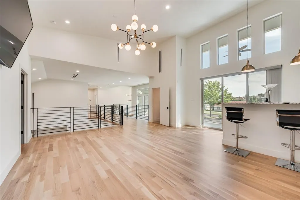 6411 Royal Lane