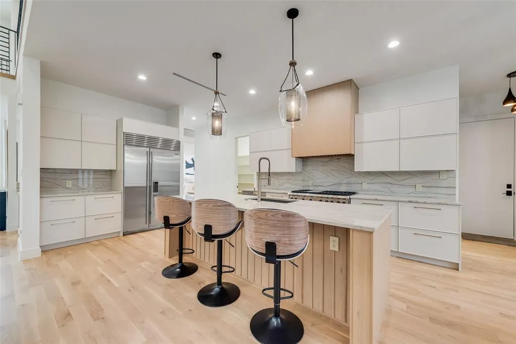 6411 Royal Lane