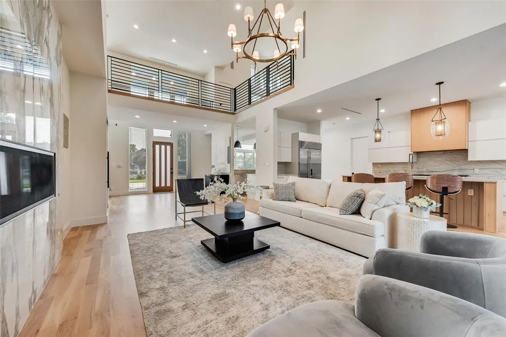 6411 Royal Lane