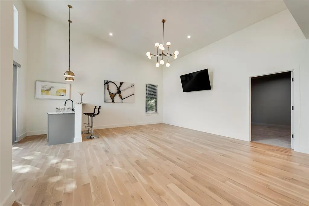 6411 Royal Lane