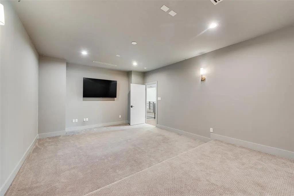 6411 Royal Lane