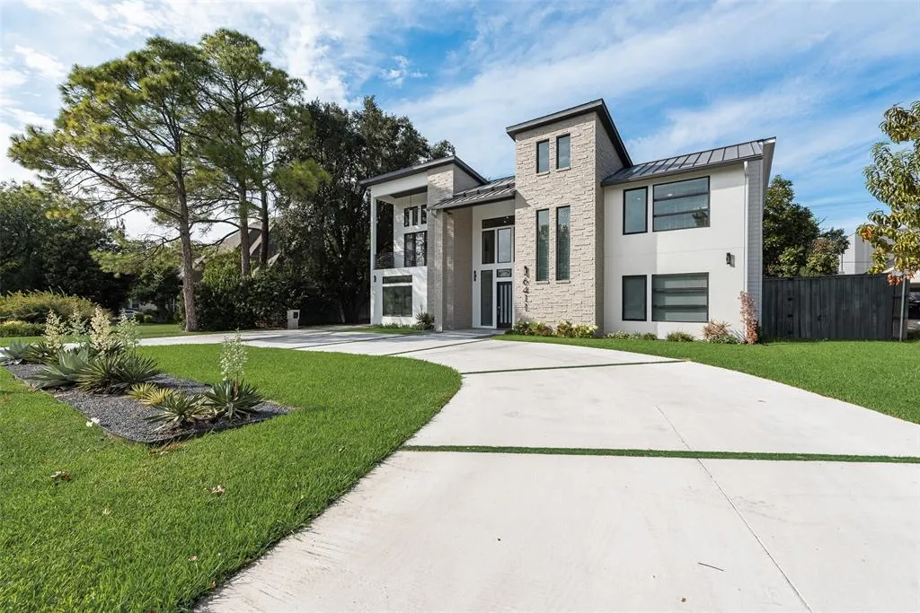 6411 Royal Lane