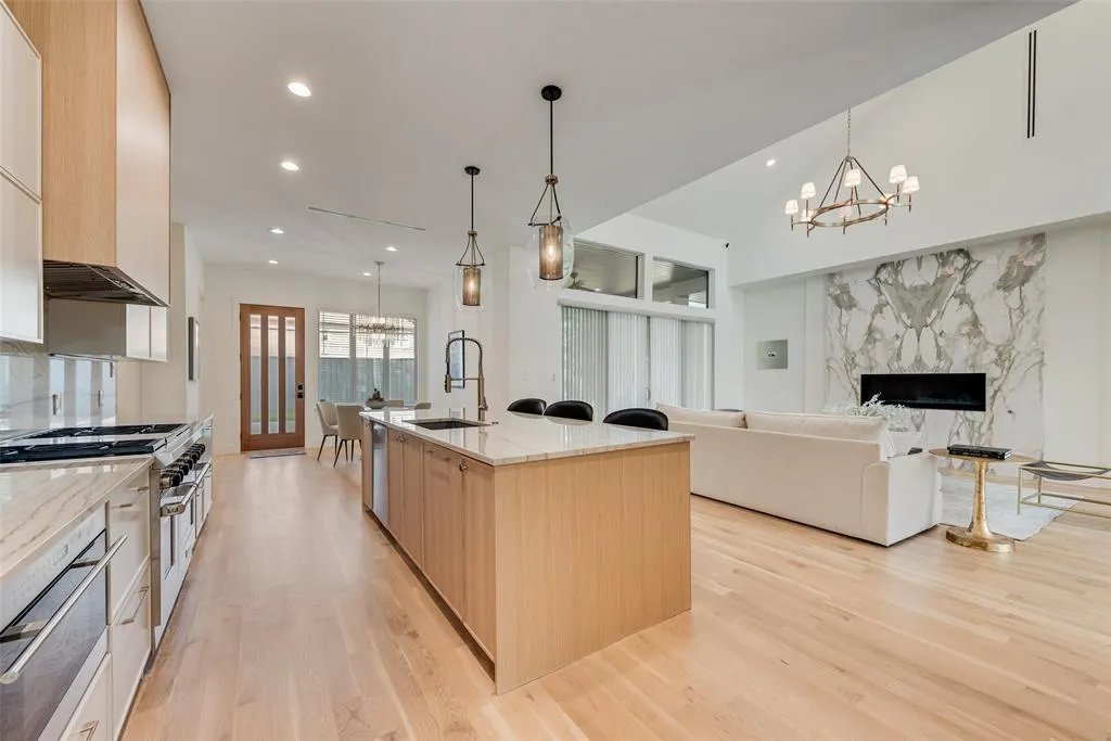 6411 Royal Lane