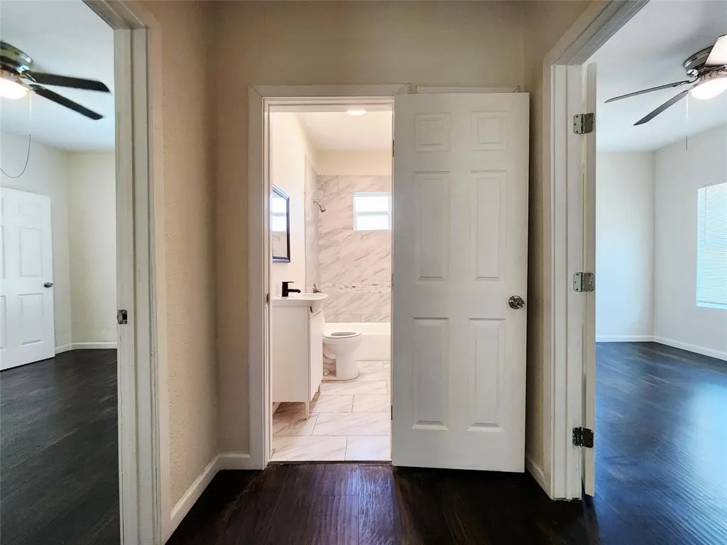 2545 Metropolitan Avenue
