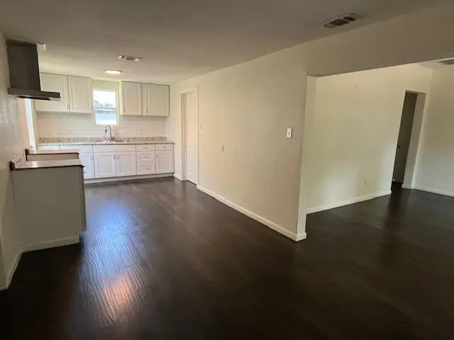 2545 Metropolitan Avenue