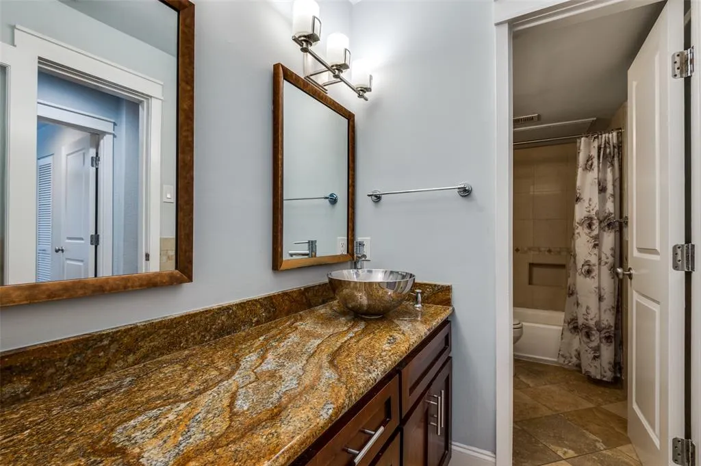3935 Buena Vista Street, #F