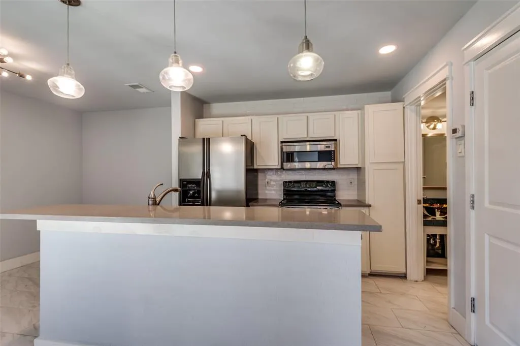 3935 Buena Vista Street, #F