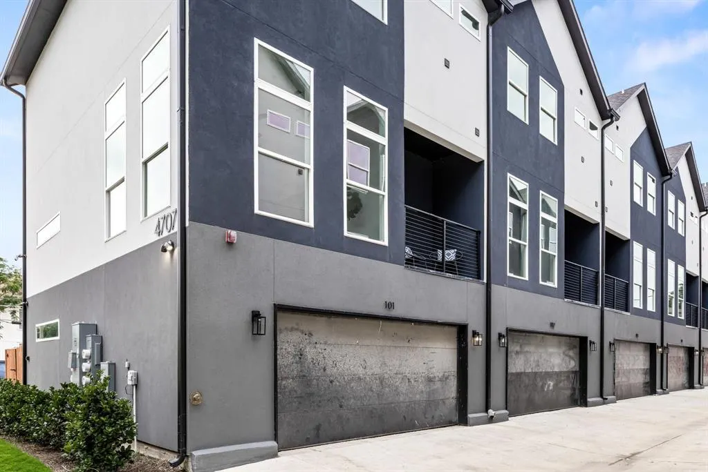 4709 Virginia Avenue, #1